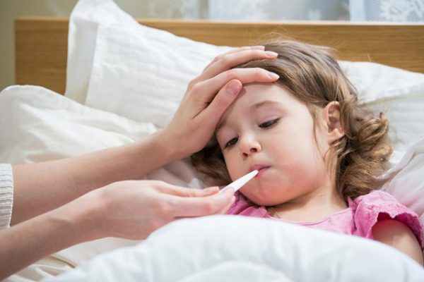 Trẻ bị hạ thân nhiệt sau sốt